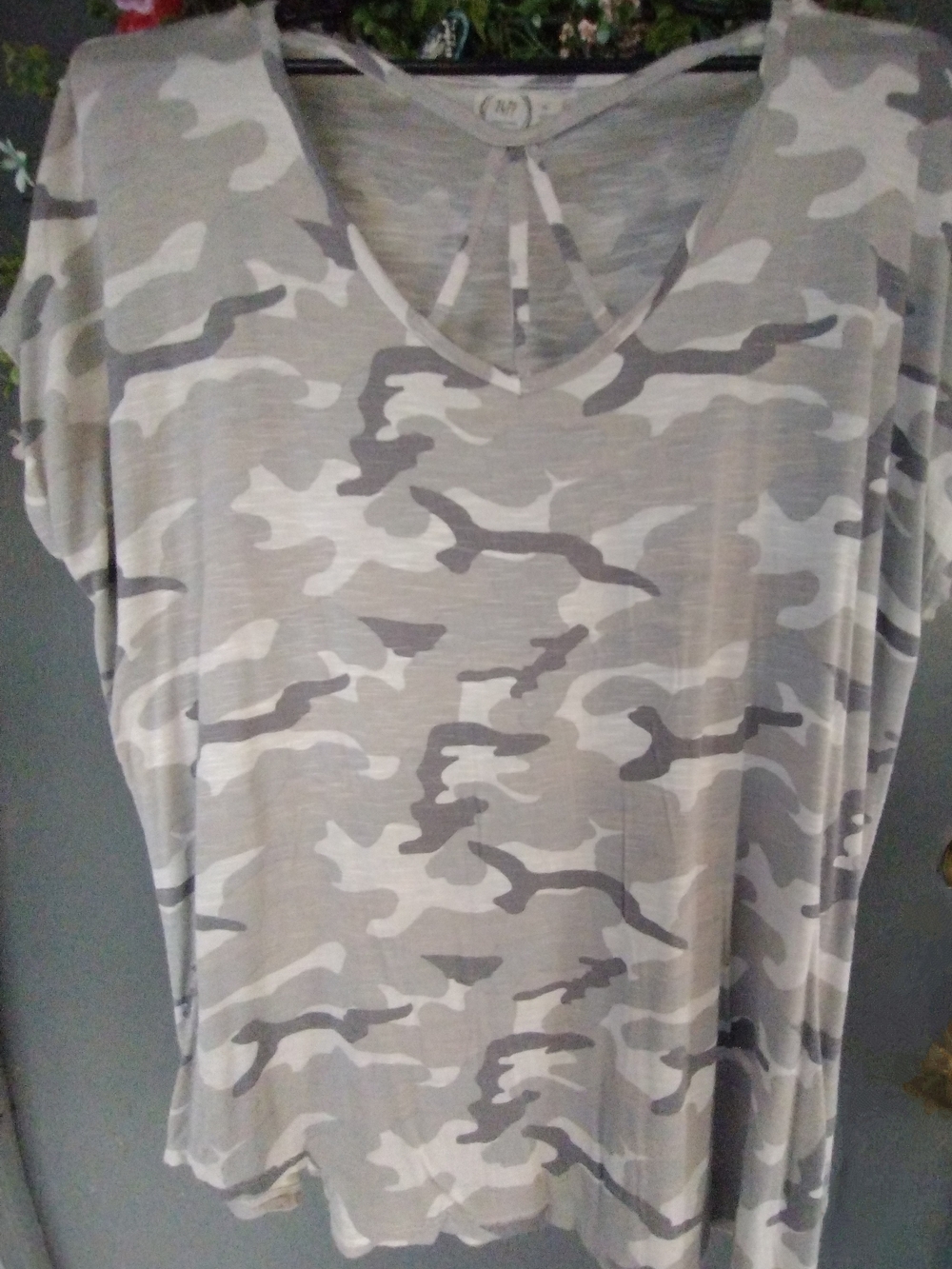 Maurices Gray & Cream Camo V-Neck Short Sleeve Top